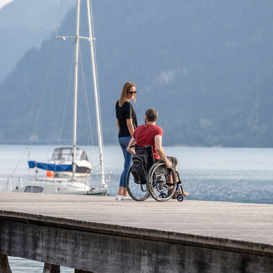 Barrier-free access to the lakeshore promenade at Lake Achensee.