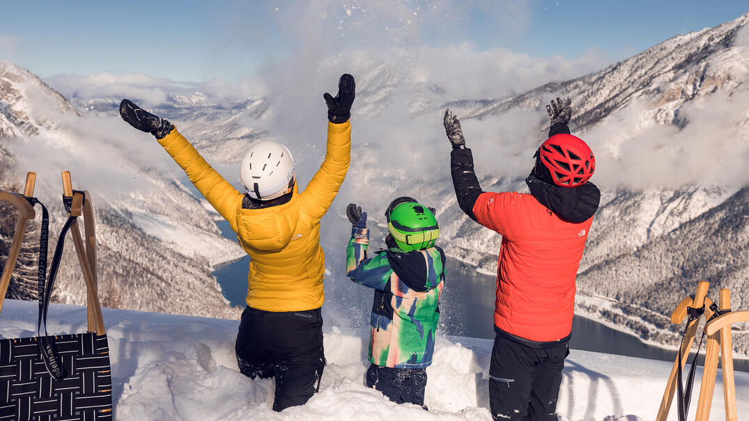Rodeln in Pertisau am Achensee Ein Ausflug auf der Rodelbahn des Zwölferkopfs ist ein herrliches Wintervergnügen für die ganze Familie.
