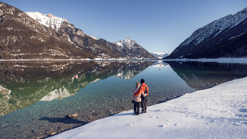 winterwandern-paar-achensee.jpg