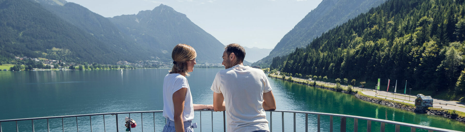 Ausflug zum Hochsteg in Pertisau Der 14 Meter hohe Steg in Pertisau am Achensee ist ein Highlight der Region und ein gern besuchtes Ausflugsziel.}