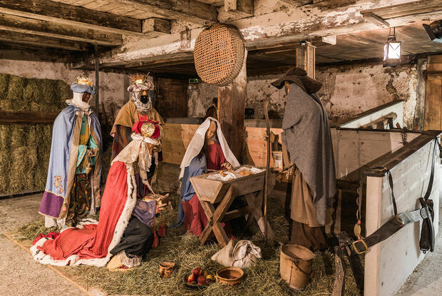 Die Krippe im Heimatmuseum Sixenhof Bekannt ist das Heimatmuseum Sixenhof auch für seine Tiroler Bergweihnacht mit seiner Krippe.