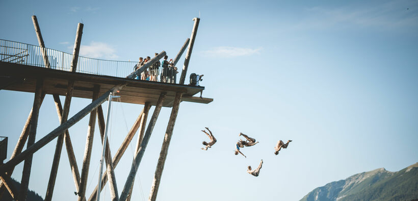 Chill & Jump #Achensee is an amazing event featuring the best cliff divers jumping from the viewing platform in Pertisau.