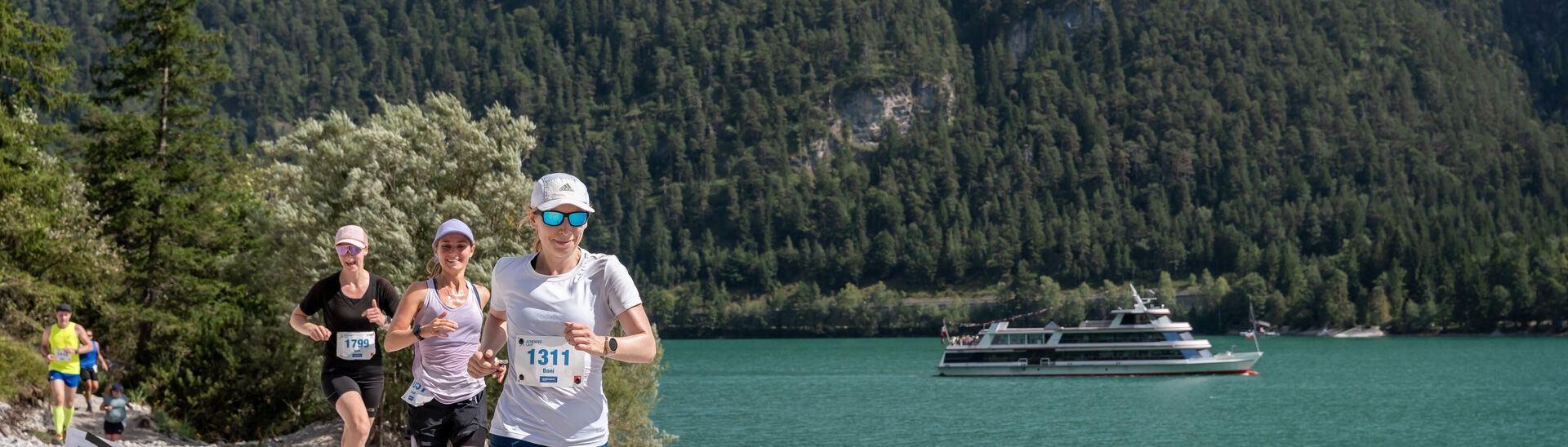 Achenseelauf Die Teilnehmer des Achenseelaufs werden mit einem atemberaubenden Blick über den See belohnt.}
