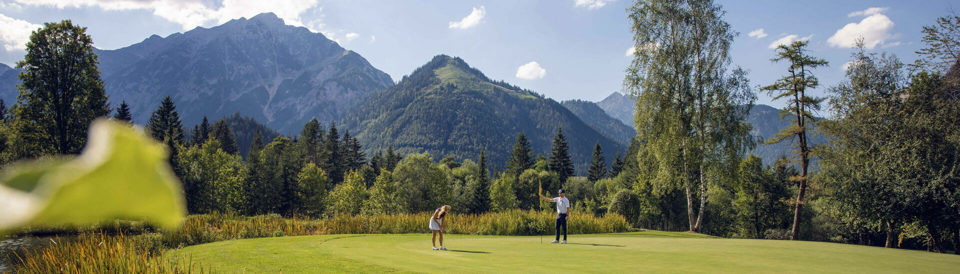 Eine spektakuläre Kulisse prägt das Bild des Golf- und Landclubs Achensee in Pertisau und macht Golfen in der Region zu einem Highlight.}