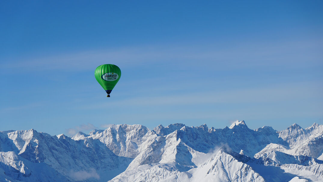 Ballonfahren im Winter Mit dem Heißluftballon über die Winterlandschaft des Karwendelgebirges schweben und das Gebiet somit aus der Vogelperspektive erleben.