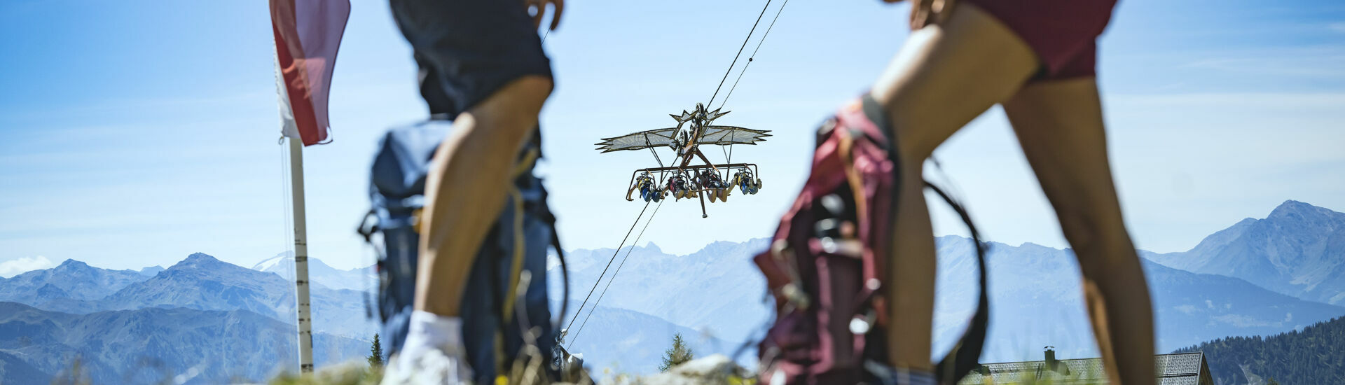 Mit dem AIRROFAN Skyglider kann man über die Berglandschaft der Region Achensee fliegen.}