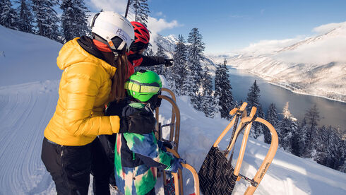 winterzauber-rodeln-familie-zwoelferkopf-pertisau-achensee.jpg