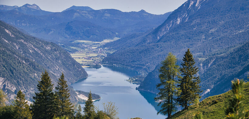 Der Bärenkopf, welcher sich im Naturpark Karwendel befindet, bietet einen unglaublichen Blick auf den Achensee und die Dörfer rundherum.