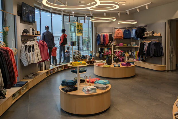 Der Atoll Achensee SHOP in Maurach am Achensee bietet ein breites Sortiment.