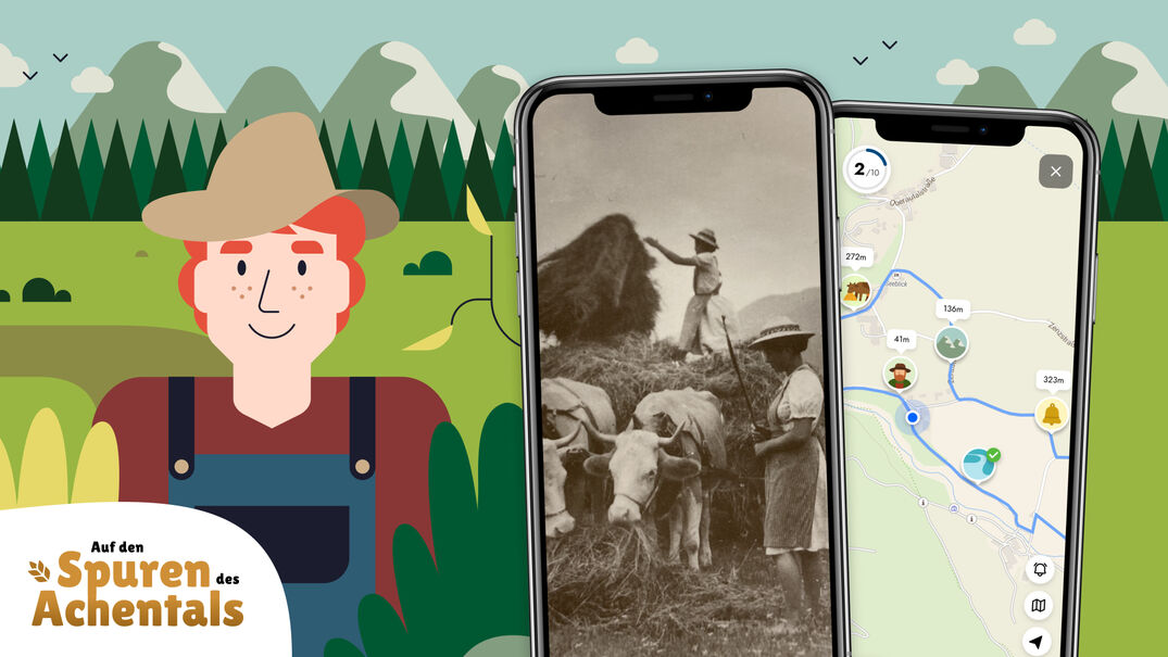 Wunderweg Achenkirch "Auf den Spuren des Achentals" Eine Illustration zeigt einen freundlich lächelnden Landwirt mit rotem Haar und einem Hut, der vor einer grünen Landschaft mit Bergen und Bäumen steht. Neben ihm befinden sich zwei Smartphones: eines zeigt ein historisches Bild von Landarbeit, das andere eine digitale Karte mit Wegpunkten zu Sehenswürdigkeiten.