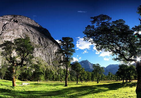 Eng Bus Der Panoramablick über den Ahornboden und seine Berglandschaft.