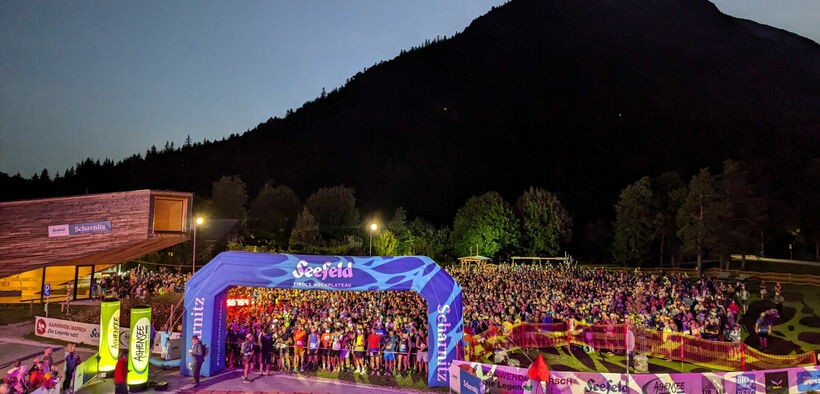 Start des Karwendelmarsches in Scharnitz. 