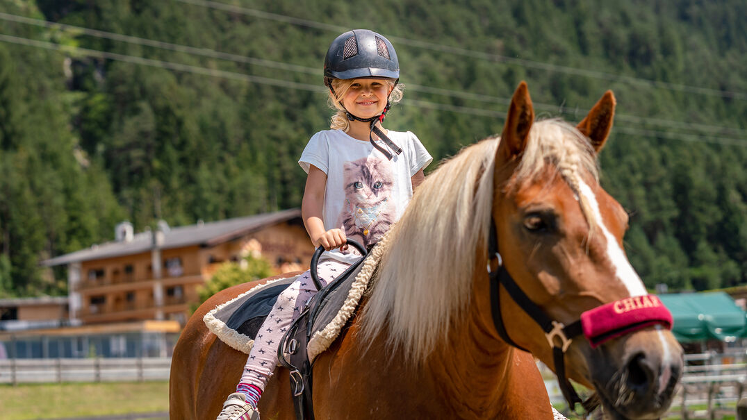 Ponyreiten in Maurach am Achensee ist für Kinder ein riesen Spaß.