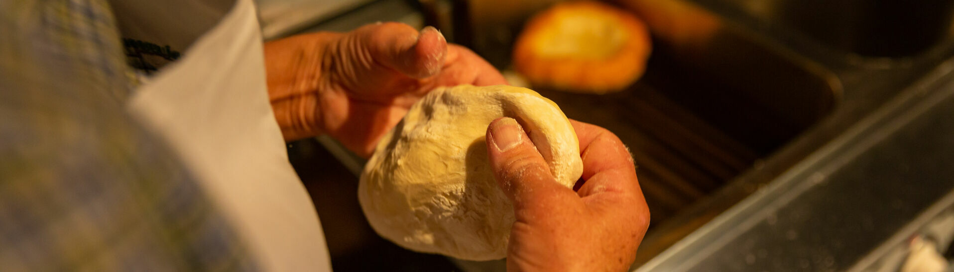 Achentaler Kirchtag im Heimatmuseum Sixenhof Beim Achentaler Kirchtag im Heimatmuseum Sixenhof gibt es leckerer traditionelle Gerichte.}