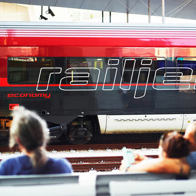 Travelling by train is a fast and eco-friendly way to get to Lake Achensee!