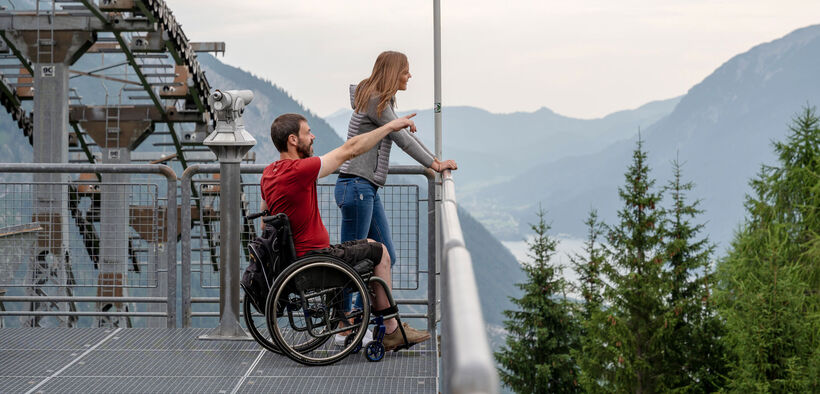 The Karwendel mountain railroad enables wheelchair users to enjoy a carefree ride in the mountains. Two friends enjoy the view of the Achensee region from the Zwölferkopf.