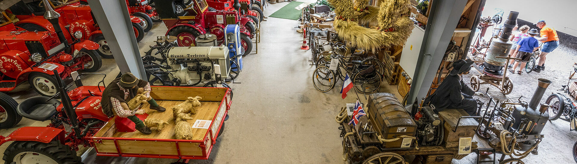 Traktorenausstellung in der Achenseer Museums- und Erlebniswelt in Maurach am Achensee.}