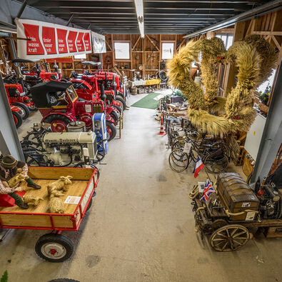 Traktorenausstellung in der Achenseer Museums- und Erlebniswelt in Maurach am Achensee.