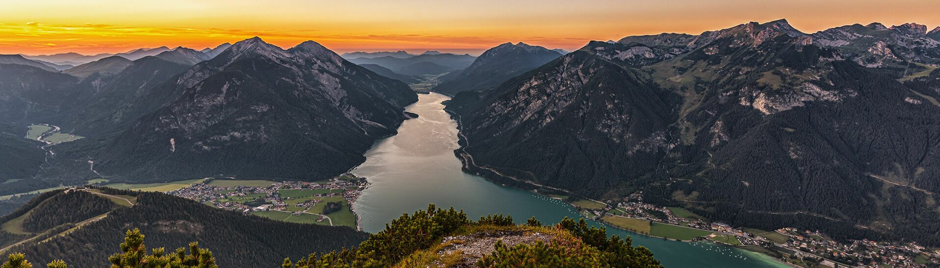 Sonnenuntergang am Bärenkopf in Pertisau am Achensee Sonnenuntergang am Bärenkopf in Pertisau mit Blick auf den Achensee.}