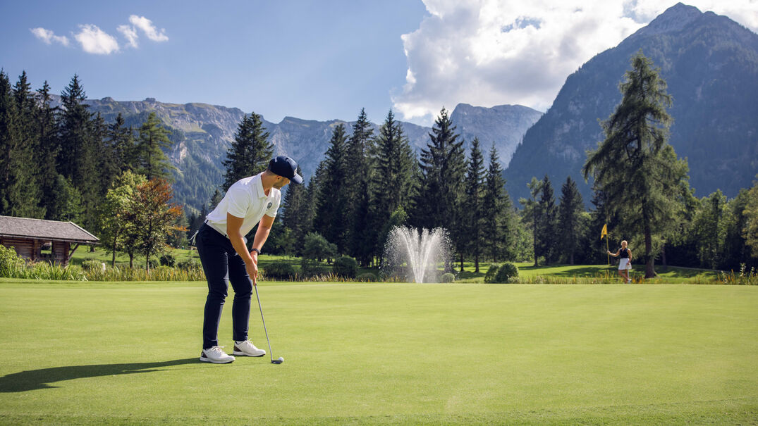 Eine spektakuläre Kulisse prägt das Bild des Golf- und Landclubs Achensee in Pertisau und macht Golfen in der Region zu einem Highlight.