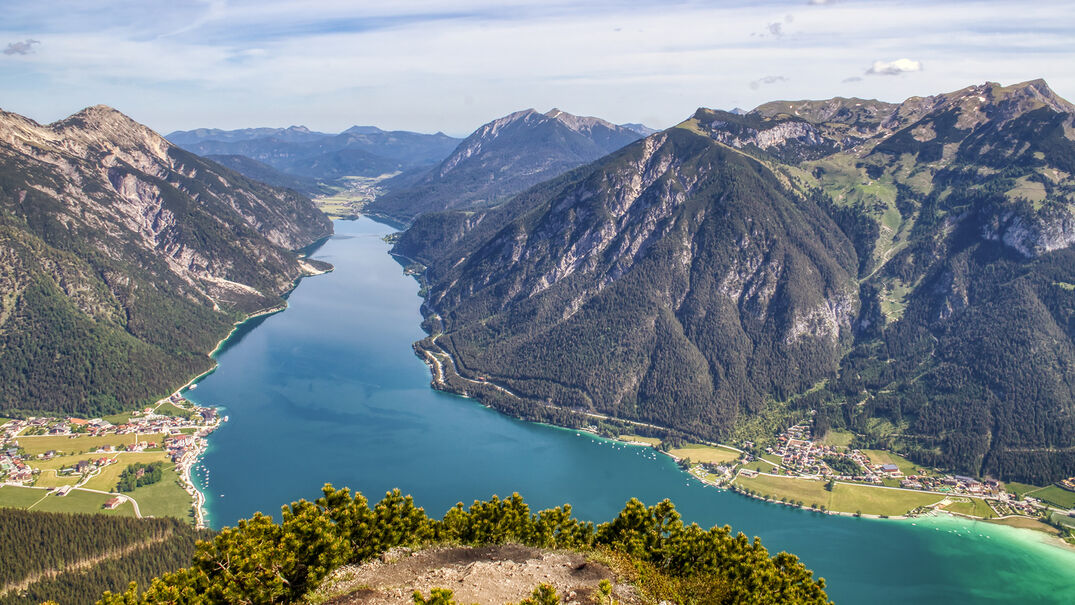Der Bärenkopf, welcher sich im Naturpark Karwendel befindet, bietet einen unglaublichen Blick auf den Achensee und die Dörfer rundherum.