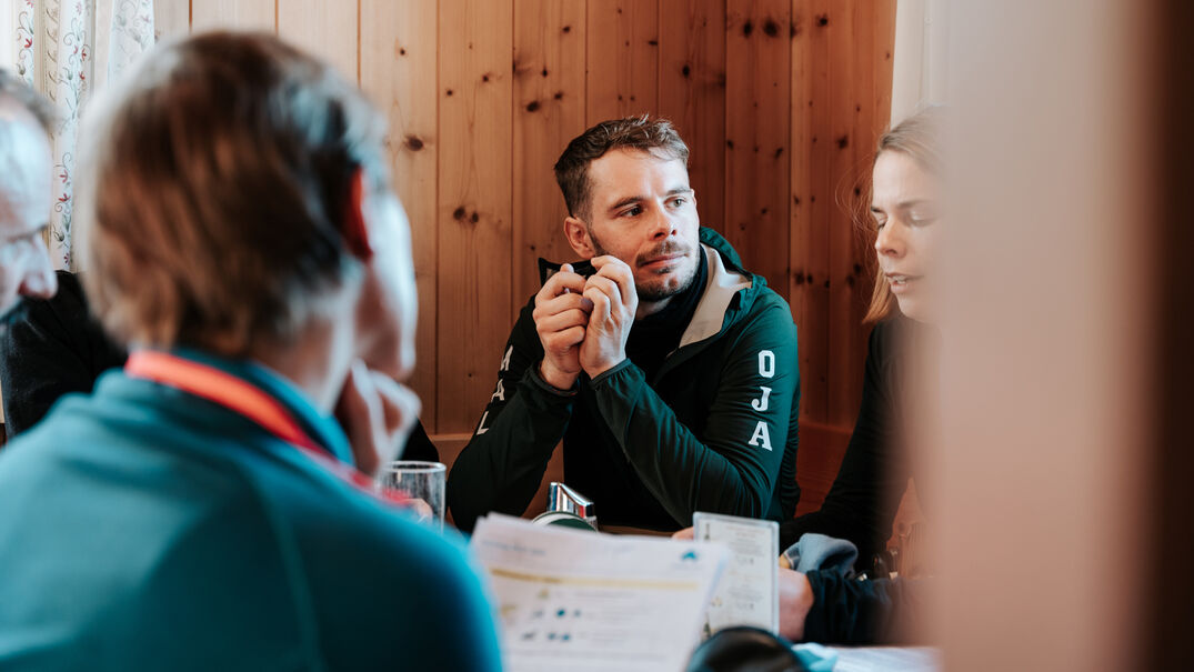 Tourenplanung Eine detaillierte Tourenplanung erfordert das Verständnis der Lawinenbildung und die Fähigkeit, Lawinenlageberichte zu interpretieren.