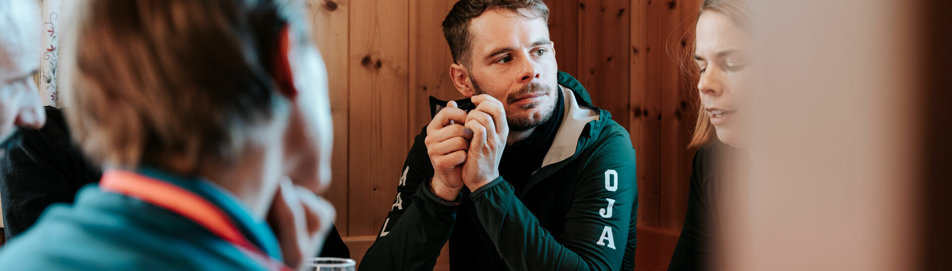 Eine detaillierte Tourenplanung erfordert das Verständnis der Lawinenbildung und die Fähigkeit, Lawinenlageberichte zu interpretieren.}