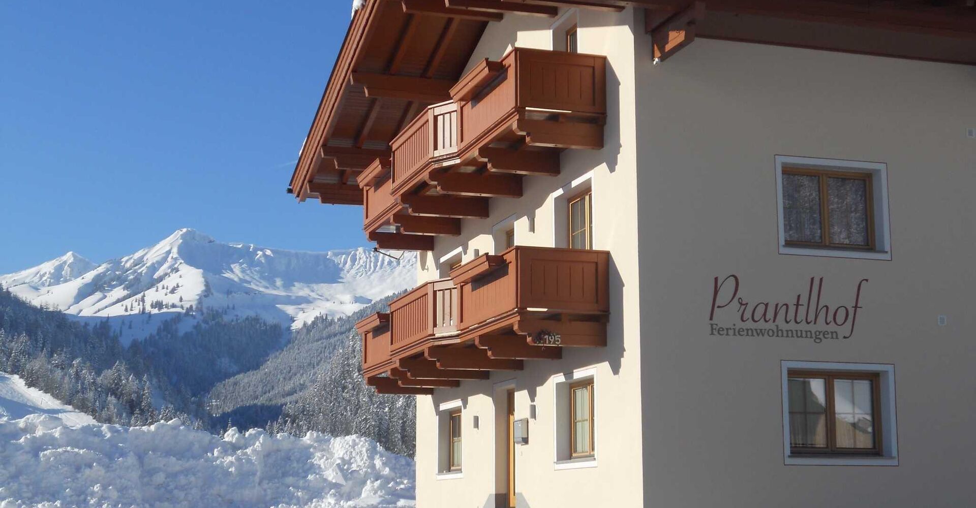 Prantlhof-Hausansicht-Winter-1.jpg