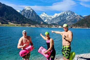 Ice swimming for advanced swimmers incl. swimming technique training