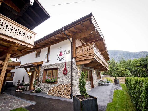 Appartements & Chalet zum Tiroler Bua & Madl