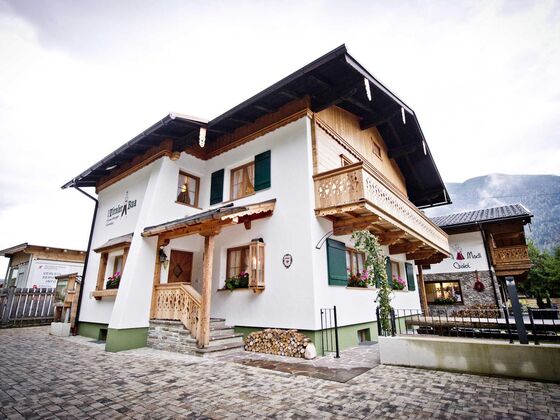 Appartements & Chalet zum Tiroler Bua & Madl