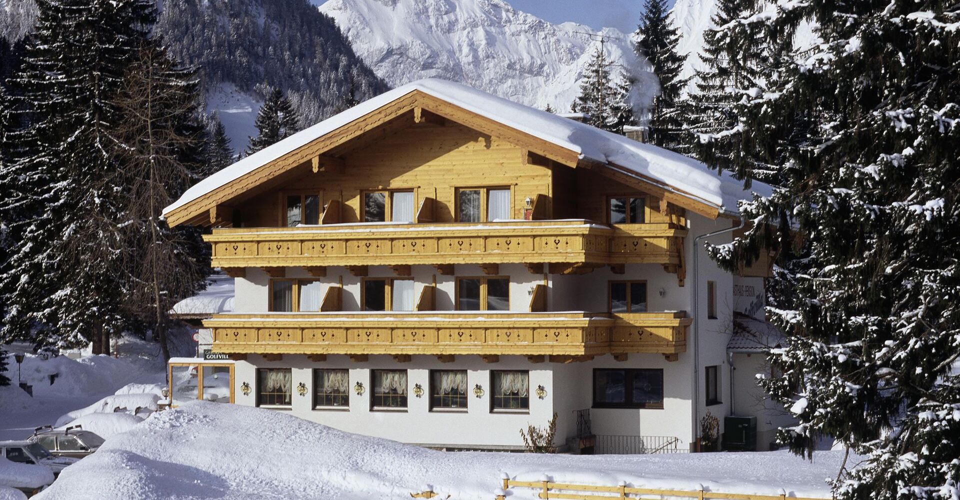 Gasthaus-Golfvilla-Aussenansicht-Winter.jpg